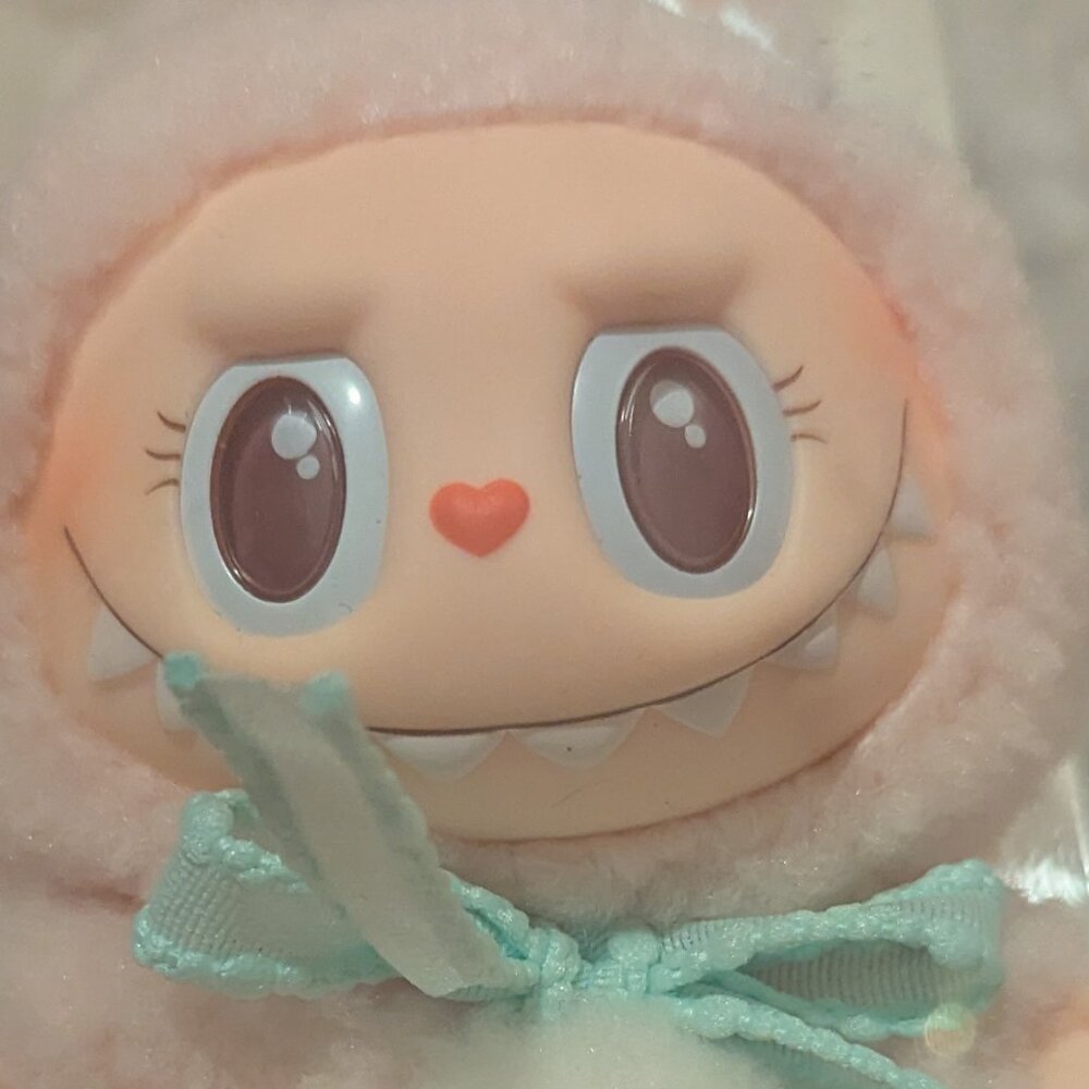EXCLUSIVE Close To Sweet Mokoko Vinyl Plush Pendant - Picture 2 of 9